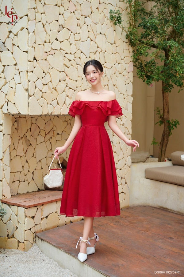 Đầm xòe đen trễ vai in hoa đỏ - Bán sỉ thời trang mỹ phẩm